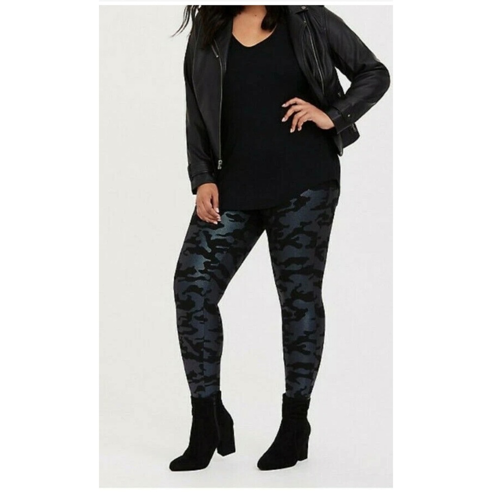 Torrid Womens Plus Size 2 2X Metallic Camo Iridescent High Waist‎ Leggings Black